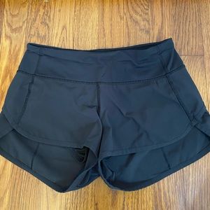 Lululemon black speed up short 2.5”